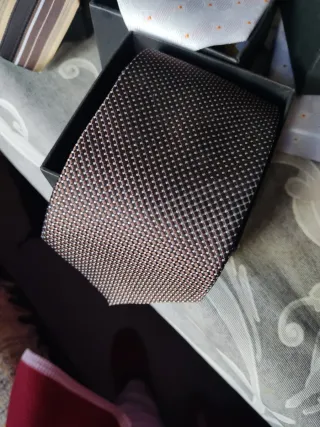 Corbatas nuevas con su estuche,