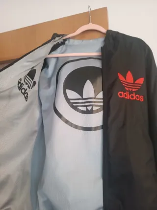 Chaqueta Reversible Adidas Negra y Multicolor