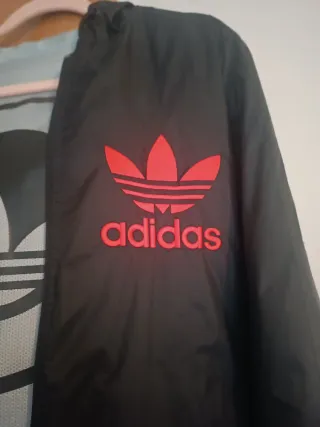 Chaqueta Reversible Adidas Negra y Multicolor