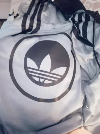 Chaqueta Reversible Adidas Negra y Multicolor