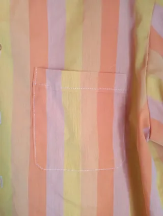 Camisa de rayas naranja y rosa