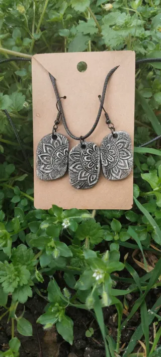 Conjunto Collar y Pendientes  Mandal