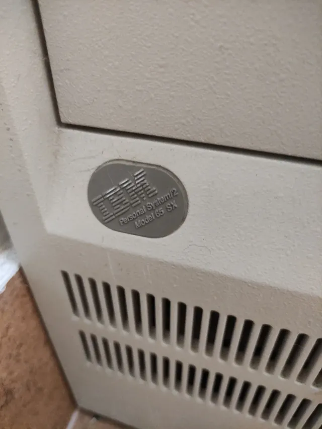 Vecchio Computer IBM Beige