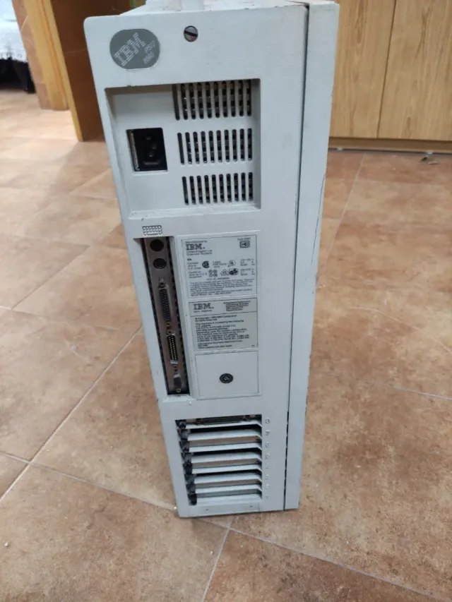 Vecchio Computer IBM Beige