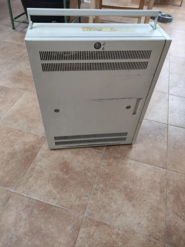 Vecchio Computer IBM Beige