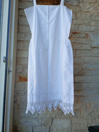 Antica sottoveste in puro cotone ricamata a mano