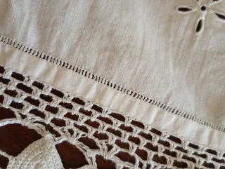 Antica sottoveste in puro cotone ricamata a mano