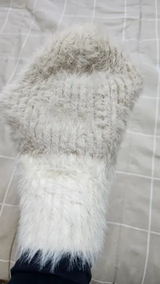 Gorro de invierno mujer beige y blanco