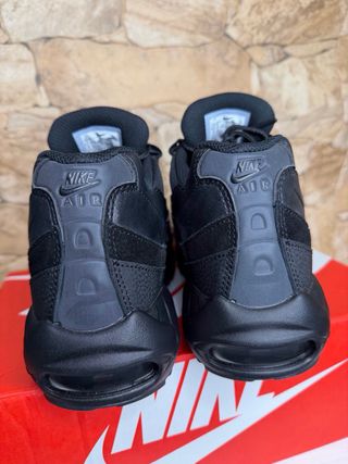Nike Air Max 95 Negras