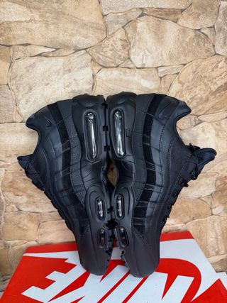 Nike Air Max 95 Negras