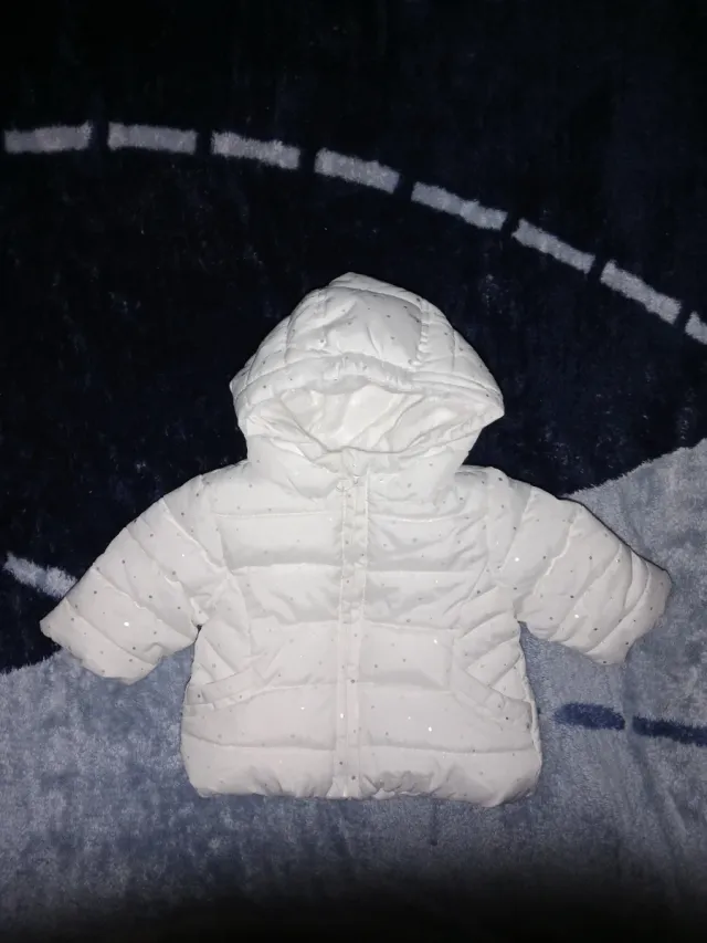 Chaqueta blanca invierno bebé