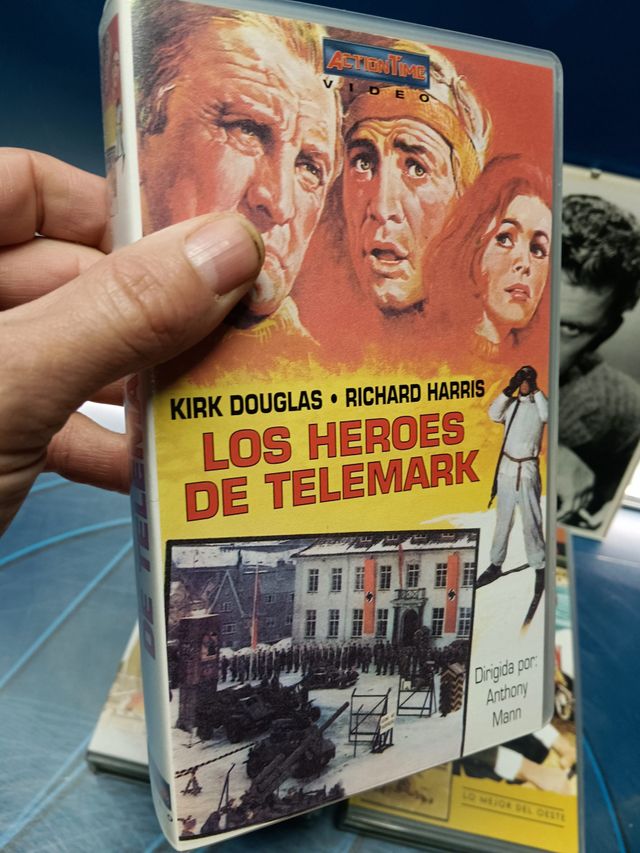 vhs, 3 películas especial Kirk douglas + retrato en marco