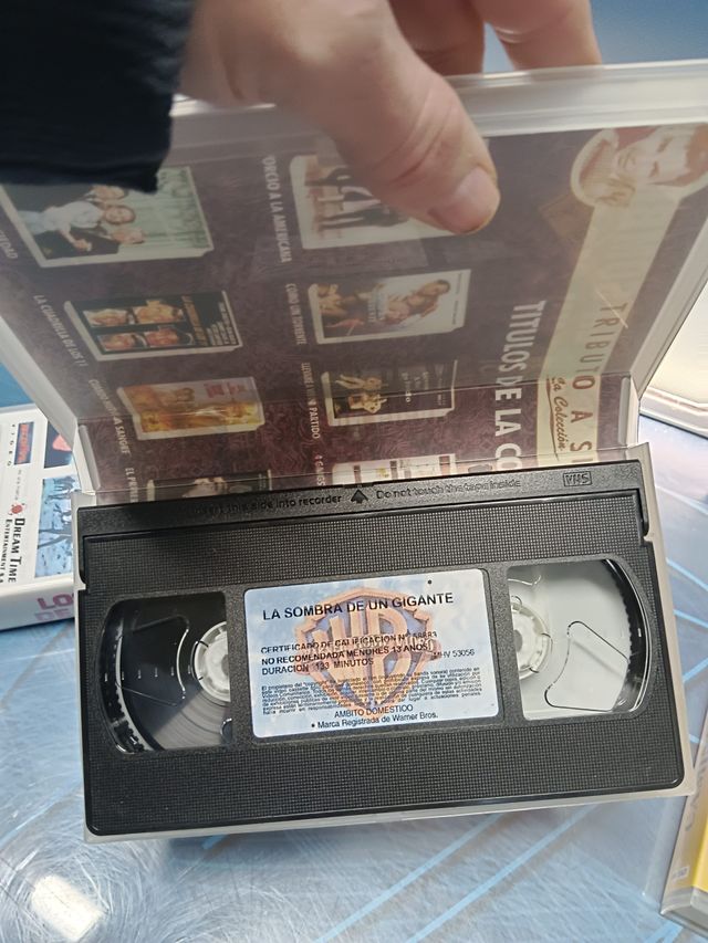 vhs, 3 películas especial Kirk douglas + retrato en marco