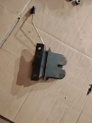 Panel y cerradura maletero Audi A3 8L