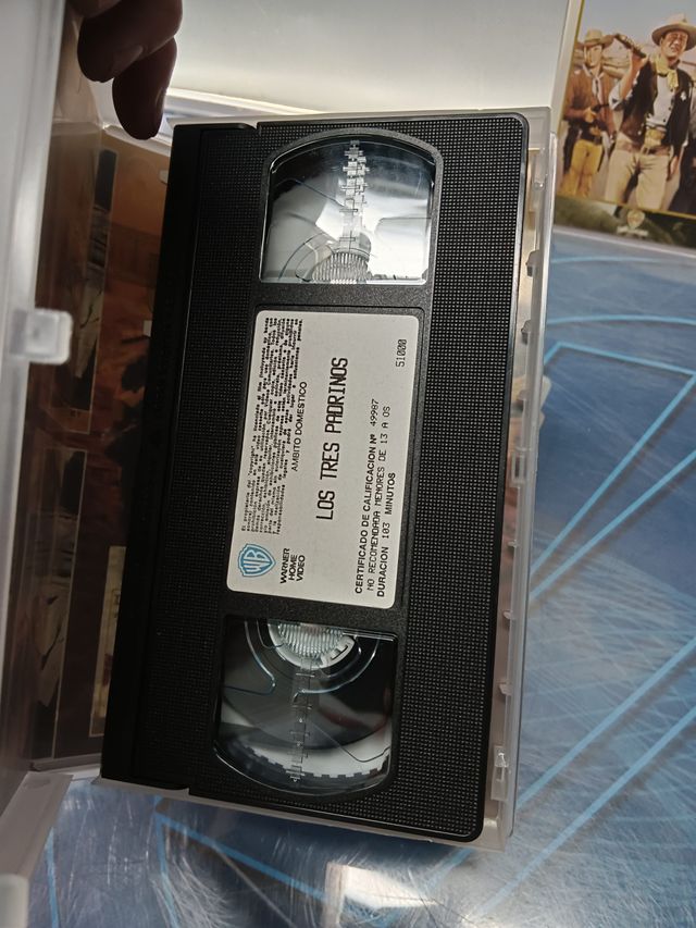 5 cintas VHS , JOHN WAYNE, classic western, El dorado, Rio Bravo, Los tres padrinos y mas