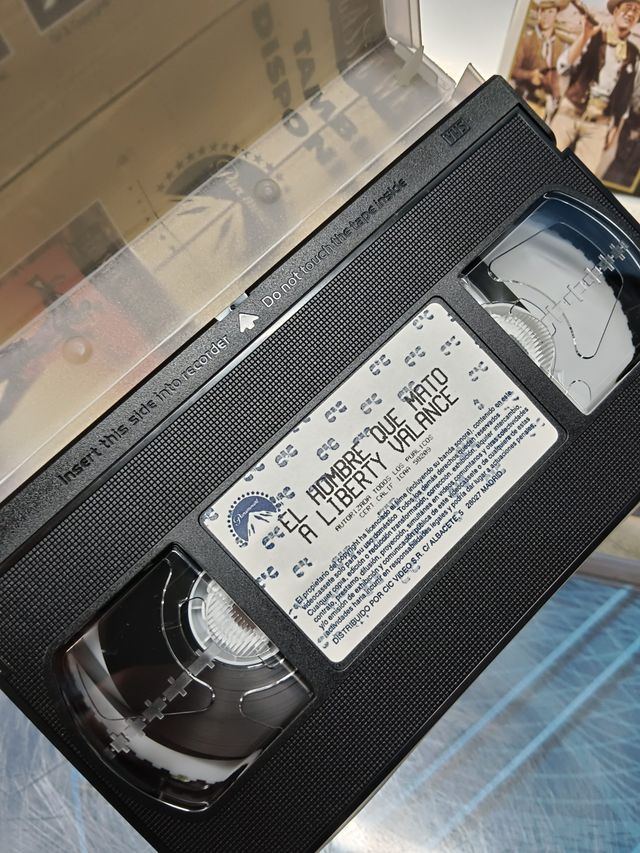 5 cintas VHS , JOHN WAYNE, classic western, El dorado, Rio Bravo, Los tres padrinos y mas