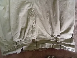 Pantalón kaki con pinzas