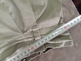 Pantalón kaki con pinzas