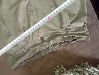 Pantalón kaki con pinzas