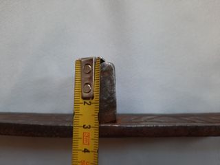 Cerrojo antiguo hierro forjado con dibujo lineal