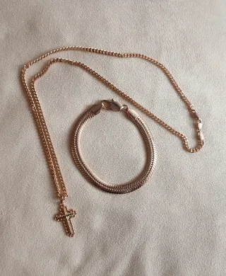 Conjunto de hombre chapado en oro