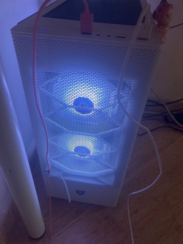 Ordenador Gamer MSI Blanco + 2 Monitores