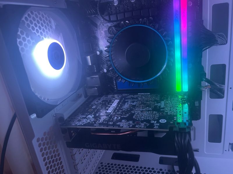 Ordenador Gamer MSI Blanco + 2 Monitores afbeelding 3