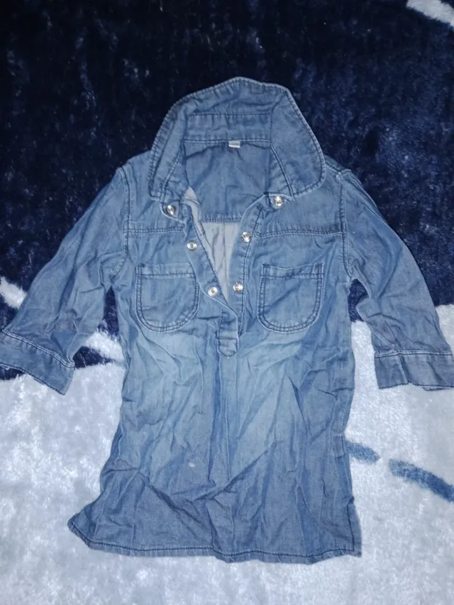 Vestido tejano azul de bebé