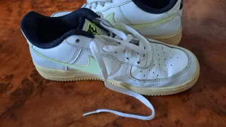 Zapatillas Nike Air Force 1 verdes y blancas
