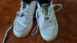 Zapatillas Nike Air Force 1 verdes y blancas
