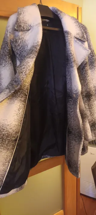 Abrigo cuadros Stradivarius