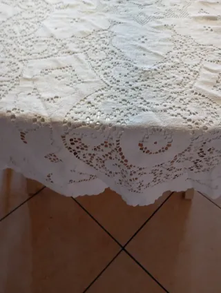 Tovaglia rotonda vintage effetto ricamo