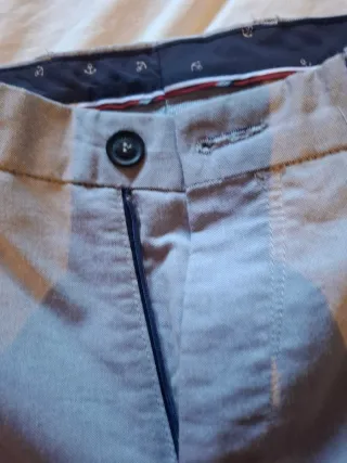 Pantalón tipo docker hombre gris