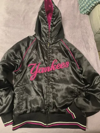 Abrigo Yankees Mujer Negro y Rosa