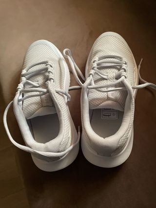 Zapatillas deportivas Under Armour grises y blanca