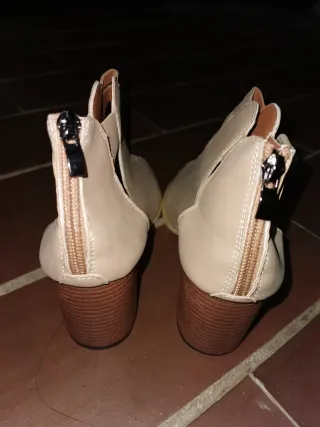 Sandalias beige tacón ancho
