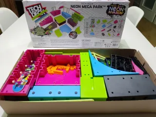 Tech Deck Neon Invasion Mega Park