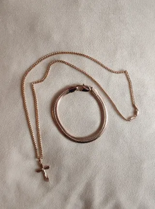 Conjunto de hombre chapado en oro