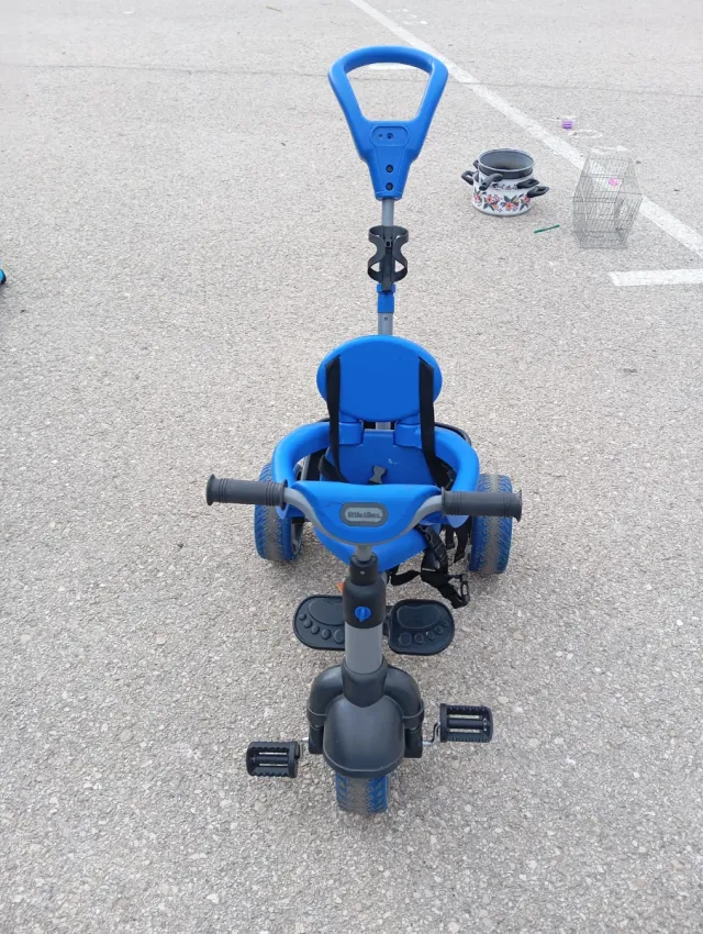 Triciclo infantil Little Tikes azul