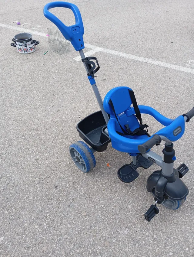 Triciclo infantil Little Tikes azul