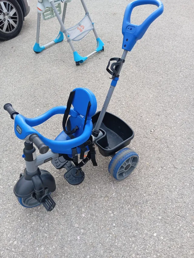 Triciclo infantil Little Tikes azul