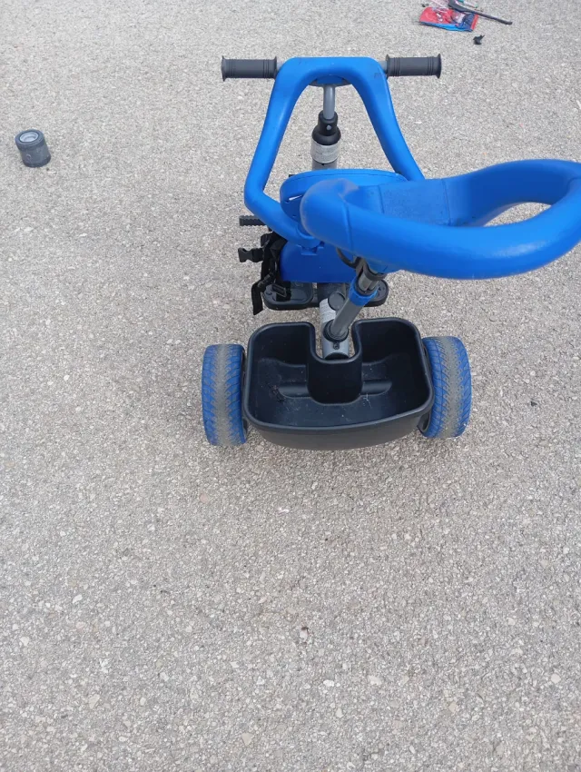 Triciclo infantil Little Tikes azul