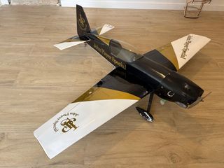 Avión RC Extra 300 con motor os55 y servos