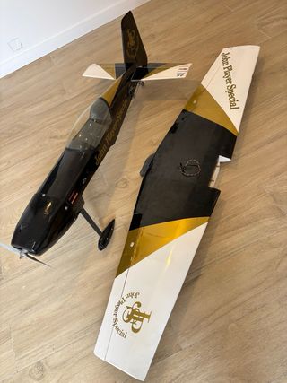 Avión RC Extra 300 con motor os55 y servos