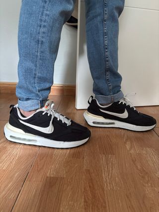 Nike Air Max Talla 43 Hombre Negras y Blancas