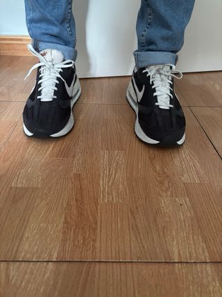 Nike Air Max Talla 43 Hombre Negras y Blancas