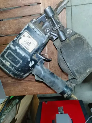 Clavadora Stanley Roll 60 para palets