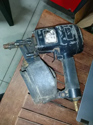 Clavadora Stanley Roll 60 para palets