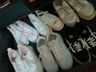 Zapatillas deportivas blancas y rosas