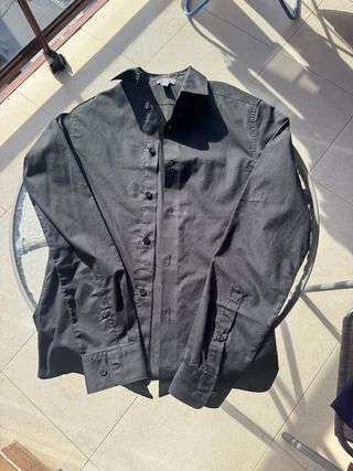Camisa de vestir negra con botones